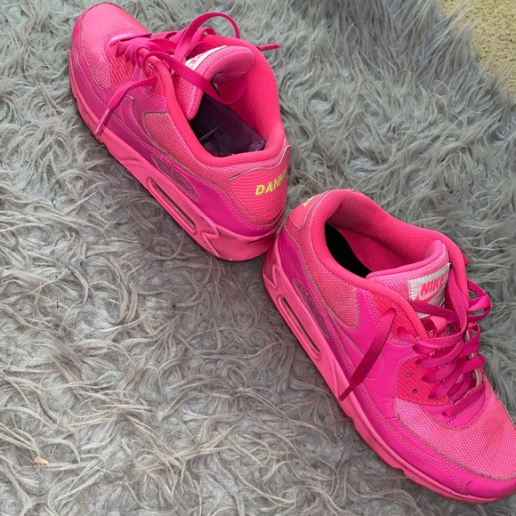 NIKE ID CUSTOM HOT PINK AIRMAX - Picture 3 of 4